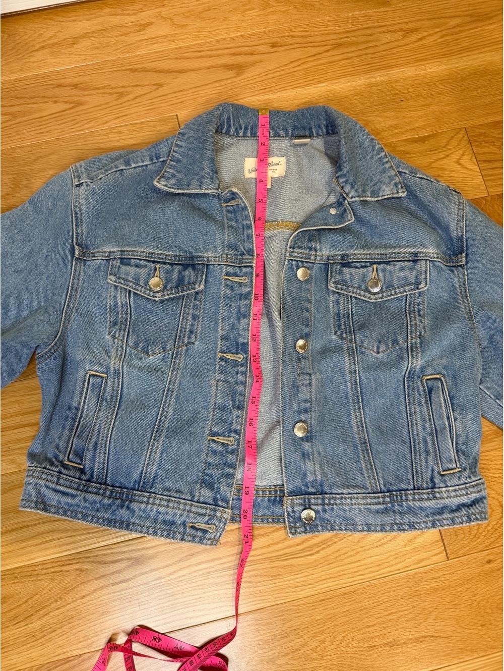 Universal Threads Cropped Jean Jacket - Picture 4 of 5